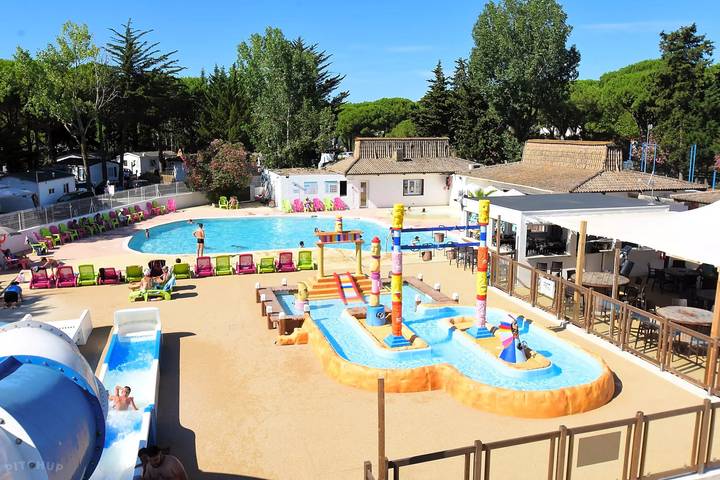 Camping pour 6 personnes, avec Terrasse et Piscine