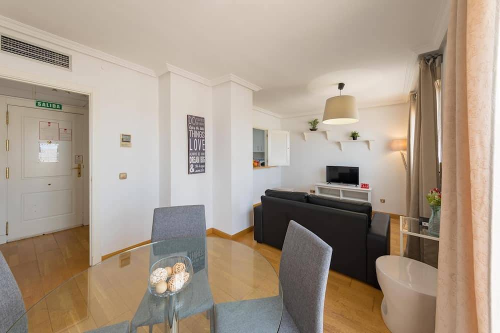 Entire apartment, Las Tablas - 1 Bedroom with terrace in Punto de Atención al Ciudadano, Madrid