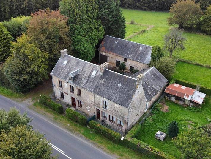 Location de vacances pour 6 personnes, avec vue et jardin à Chaulieu