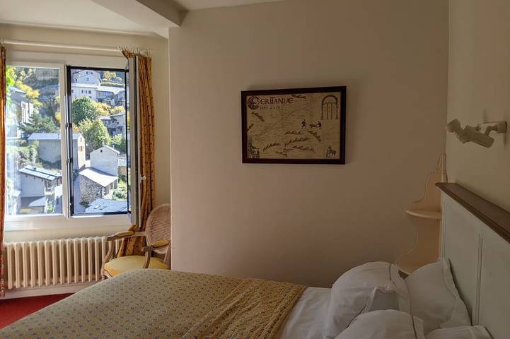 Gîte pour 8 personnes, avec piscine et balcon, animaux acceptés à Llo - 4