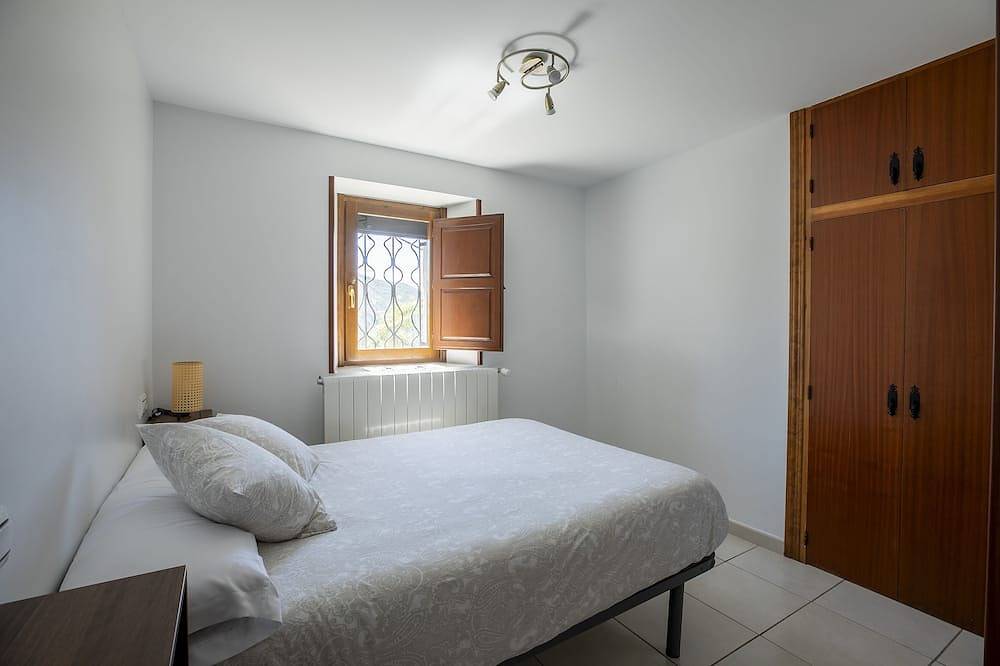 Apartamento entero, Casa Feli: Apartamento con Jardín Privado en los Pirineos. in Castiello de Jaca, Pirineos
