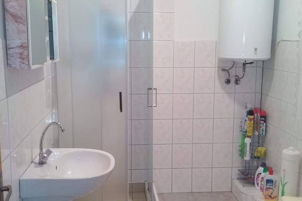 Chalet Situé avec vue panoramique sur le lac Balaton et de l'autoroute M7 4 km in Balatonfőkajár, Rive Nord du lac Balaton