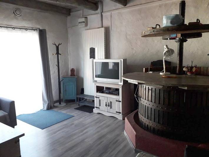 Location de vacances pour 5 personnes, avec terrasse ainsi que piscine et bassin pour enfant à Saint-Julien-de-Coppel - 3