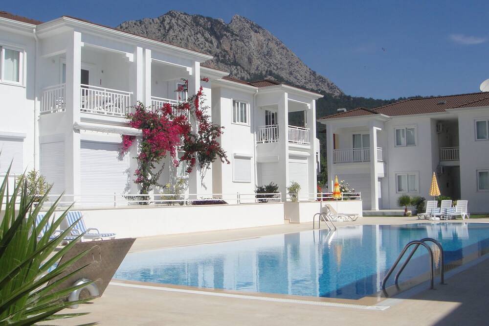 Apartamento entero, Apartamento moderno con piscina y jardín. in Kemer, Provincia de Antalya
