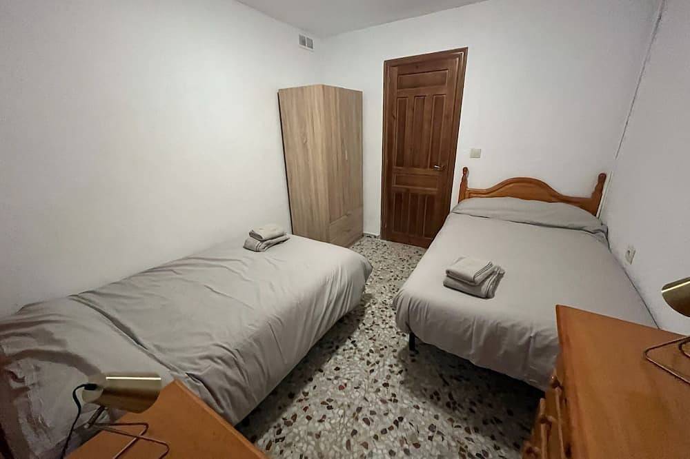 Enjoy a rural house with a wine cellar and a lot of leisure! in Carcelén, La Manchuela