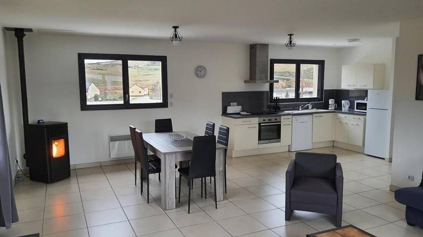 Gîte pour 4 personnes, avec vue, animaux acceptés à Châteauneuf-de-Randon