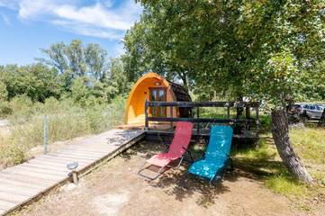 Gîte pour 4 personnes, avec terrasse ainsi que piscine et vue à Thoard