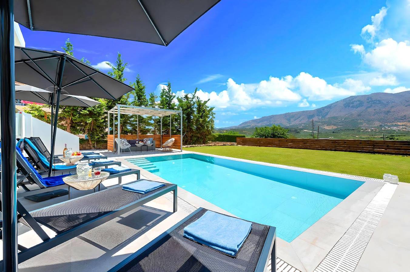 Vakantiehuis met privé-zwembad voor 12 personen ca. 299 qm in Paralia Kourna, Kreta (West-Kreta) in Chania en omgeving