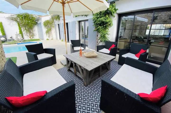 Location de vacances pour 10 personnes, avec jardin et terrasse dans Plage des Gollandieres (Le Bois-Plage-en-Re)