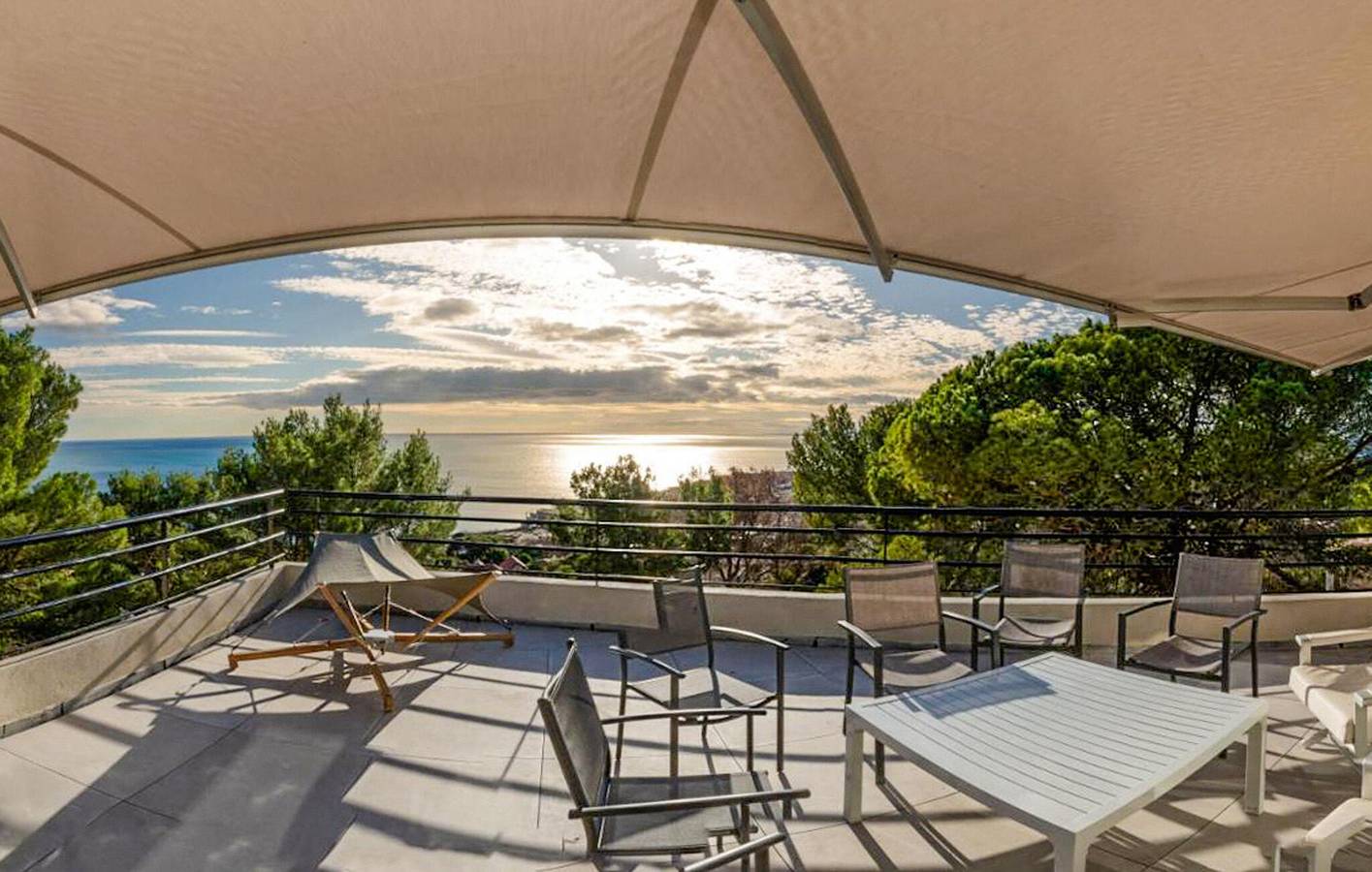 Appartement vue mer avec piscine, terrasse et lave-linge - 900m de la Plage de Lazaret in Mont Saint-Clair, Sète