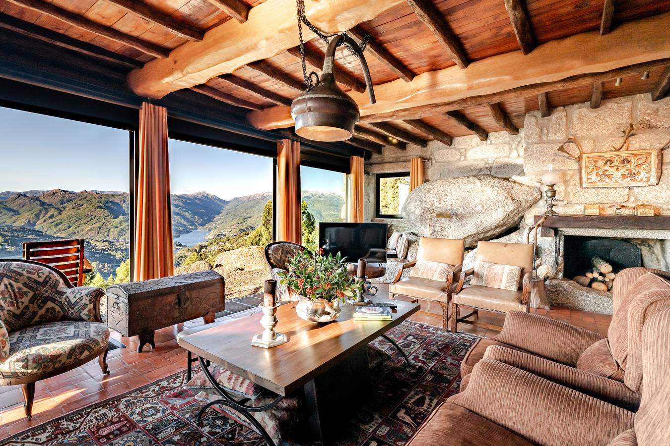 Ferienhaus 'Casa Do Gêres' mit Seeblick, privatem Pool und Wi-Fi in Caniçada e Soengas, Braga Distrikt