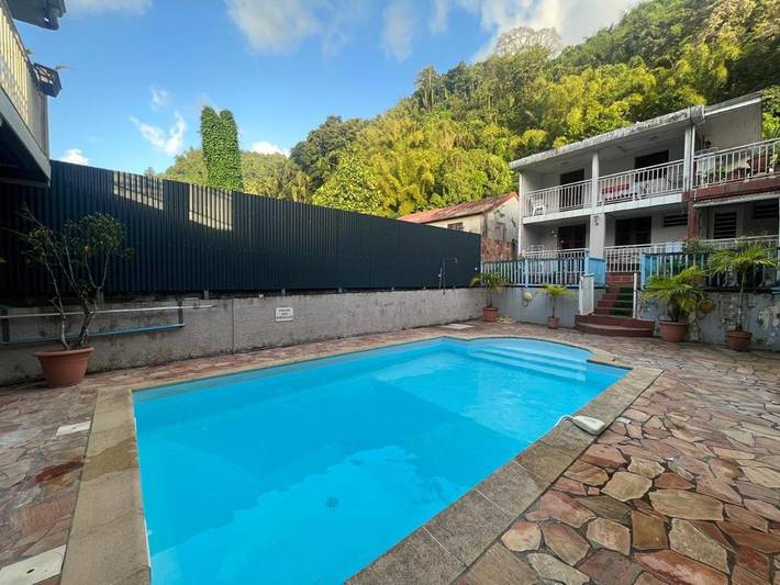 Appartement de vacances pour 4 personnes, avec piscine ainsi que terrasse et vue