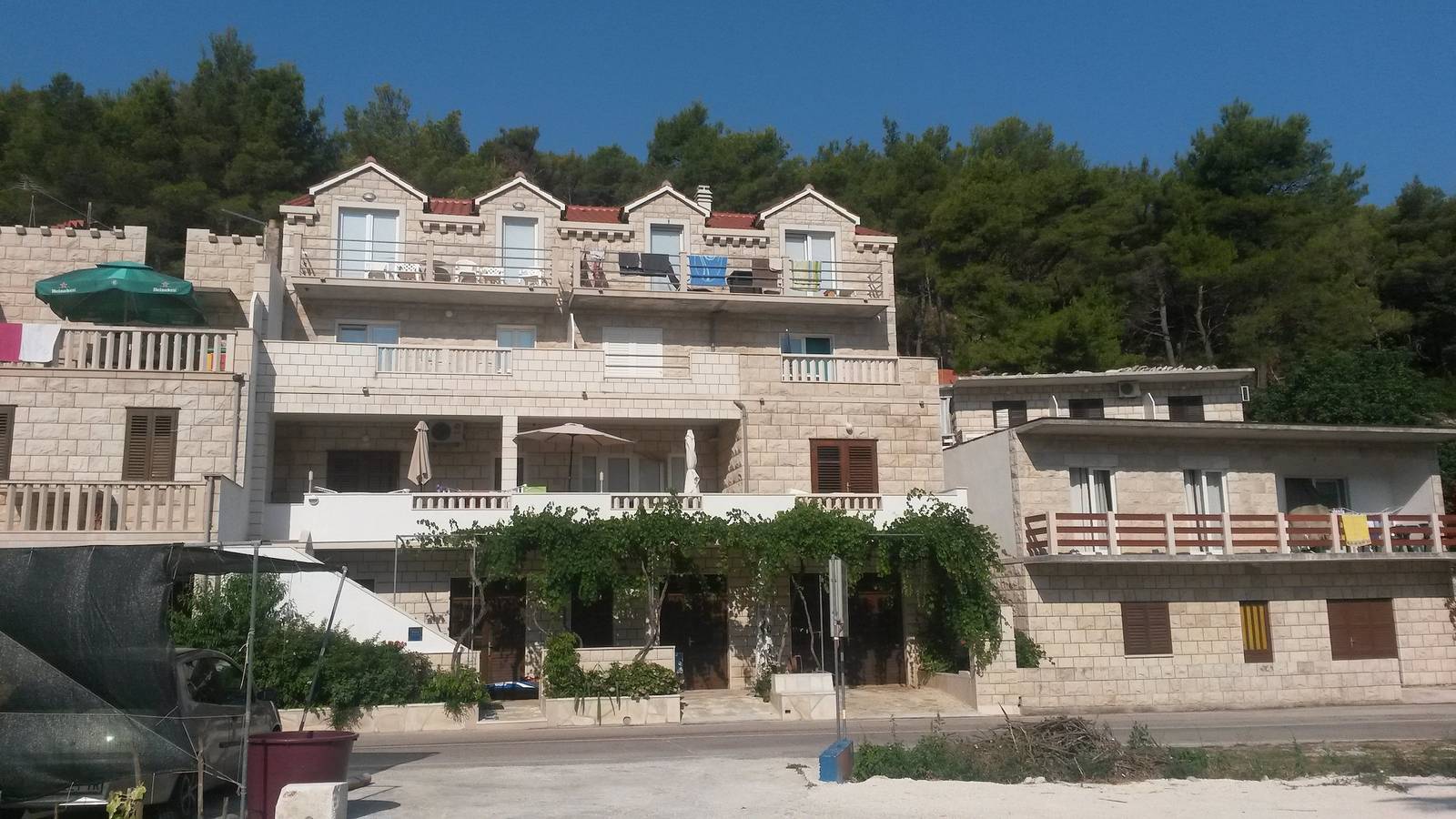Ganze Wohnung, 2-Zimmer-Ferienwohnung mit Terrasse und Meerblick Povlja (Brac) A-12352-a in Povlja, Brac