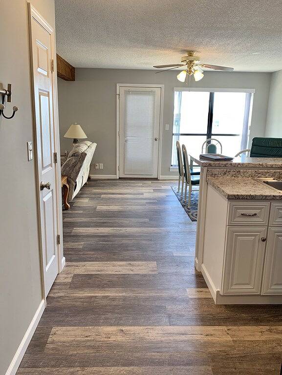 Vacation rental for 8 people, with pool and balcony in Osage Beach