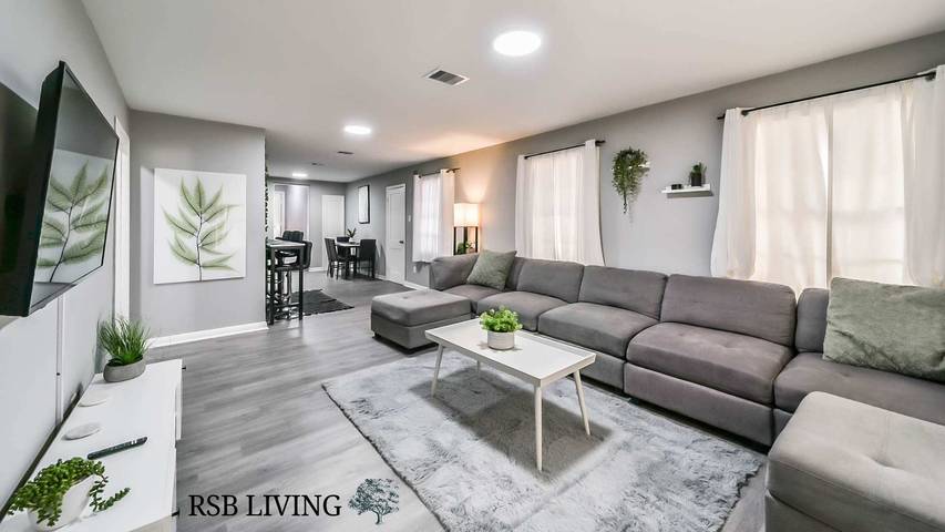 Vacation house for 14 people, with balcony and yard, kid friendly in Houston