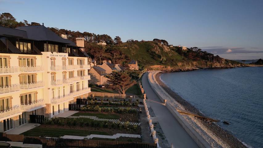 Gîte pour 4 personnes, avec vue sur l’océan ainsi que balcon et jardin dans Plage Tresmeur - 4