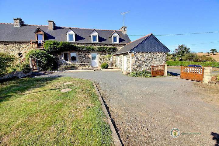 Gîte pour 5 personnes, avec Terrasse ainsi que Jardin et Vue à Trégomeur
