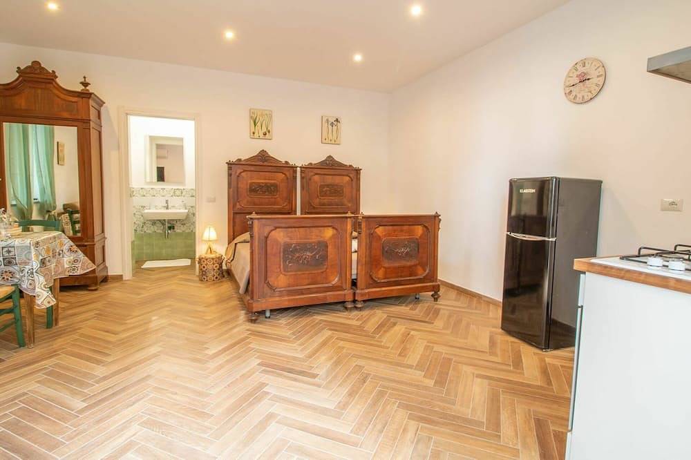 Entire apartment, Nice apartment for 2 people with A/C, Tv and pets allowed in Bolsena, Lake Bolsena