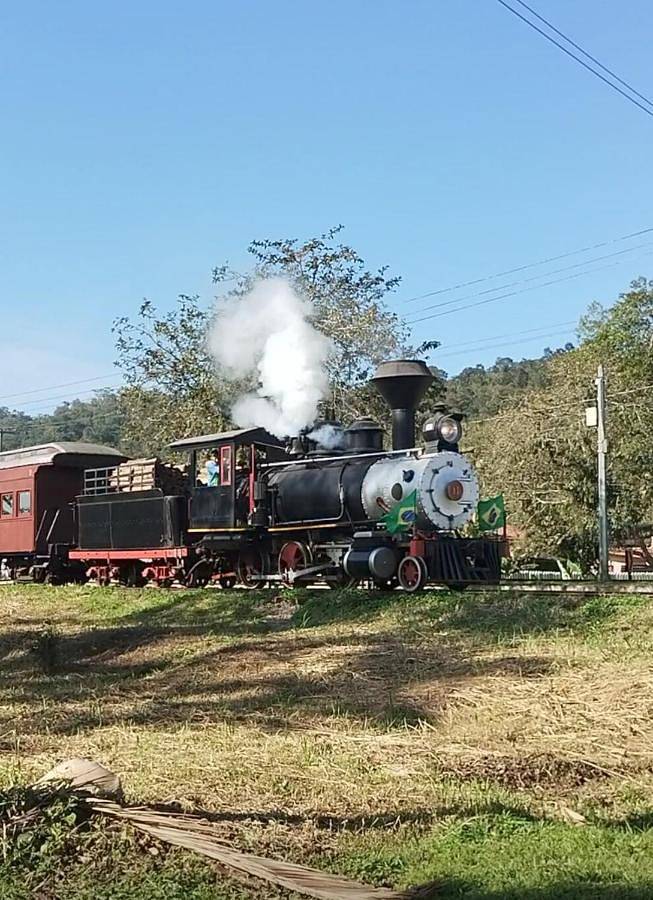Casas e apartamentos de temporada para 10 pessoas, com vista e piscina e ainda jardim, com animais de estimação em Morretes
