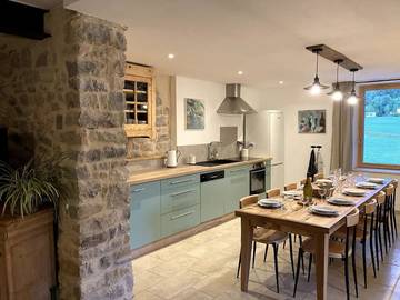 Gîte pour 12 Personnes dans Les Planches-en-Montagne, Parc naturel régional du Haut-Jura, Photo 2