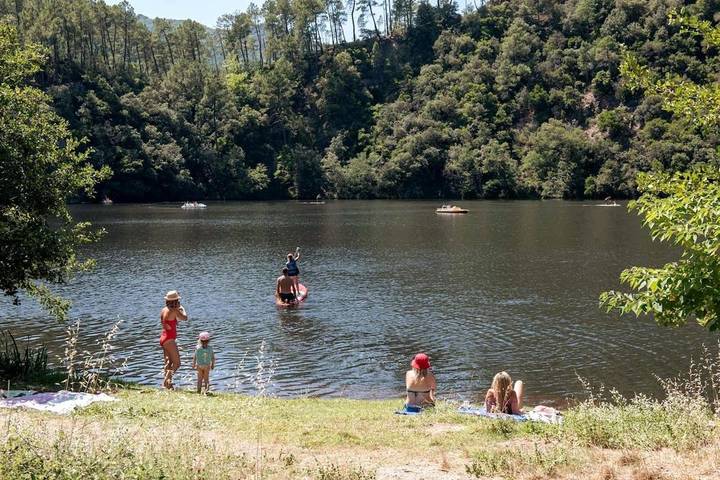 Location de vacances pour 8 personnes, avec vue et jardin à Sainte-Cécile-d'Andorge - 2