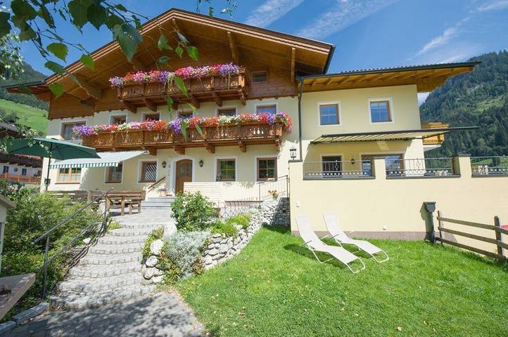 Ferienwohnung für 8 Personen, mit Balkon und Terrasse sowie Garten in Großarl