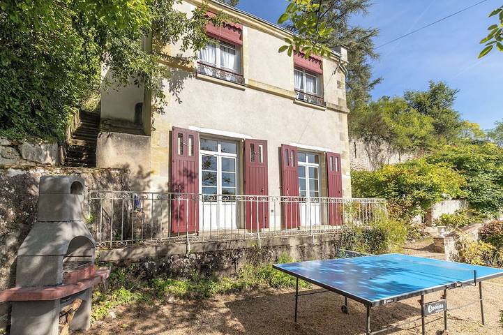 Location de vacances pour 10 personnes, avec terrasse et jardin à Nazelles-Négron