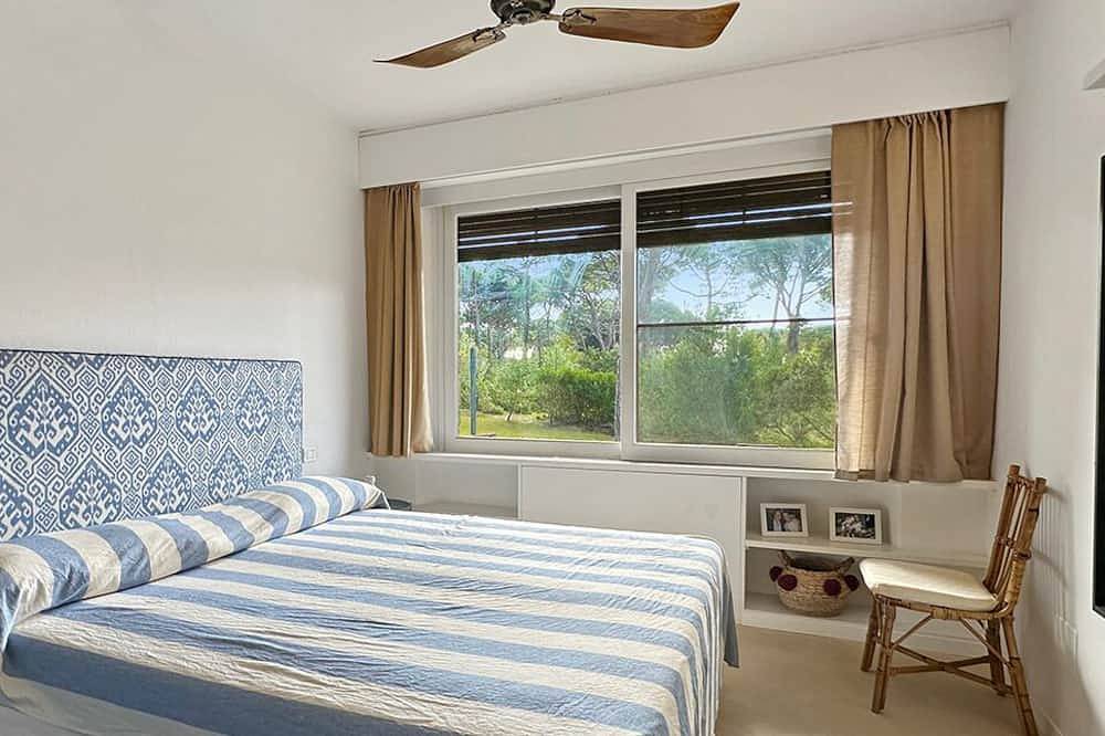Villa Smeralda, Roccamare Pinewood, just a 5-minute walk from the private beach. in Roccamare, Castiglione della Pescaia