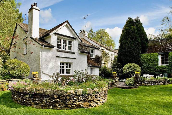 Holiday letting for 10 people, with garden in Bowness-on-Windermere