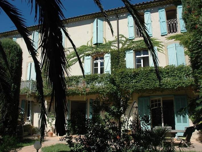 Chambre d’hôte pour 2 personnes, avec piscine ainsi que terrasse et vue