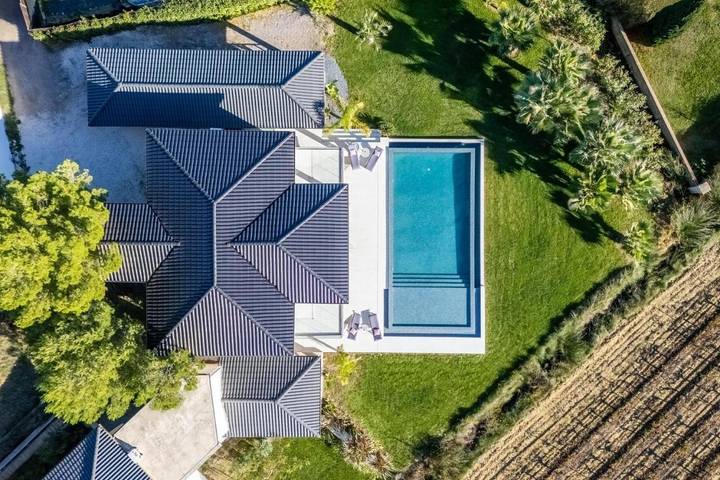 Location de vacances pour 8 personnes, avec jardin ainsi que piscine et vue à Plaissan - 4