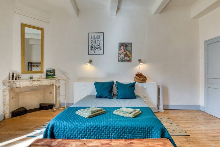 Chambre d'hôtes 'Grande Chambre' avec piscine partagée, jardin partagé et Wi-Fi in Saint-André-de-Sangonis, Région de Lodève