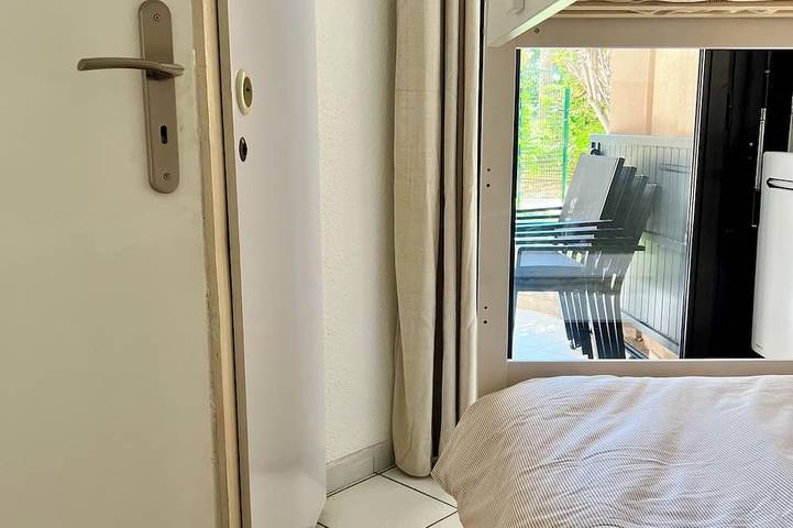 Gîte pour 4 personnes, avec terrasse et piscine dans Office De Tourisme Cannes La Bocca - 2