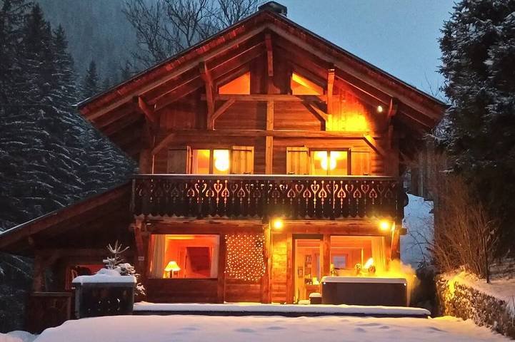 Chalet pour 8 personnes, avec jacuzzi ainsi que jardin et balcon à Chamonix-Mont-Blanc