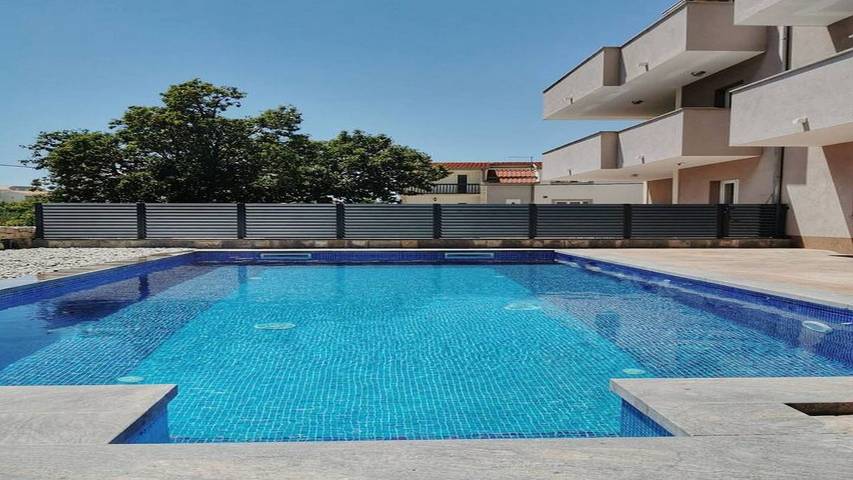 Ferienhaus für 21 Personen, mit Pool und Terrasse in Podstrana