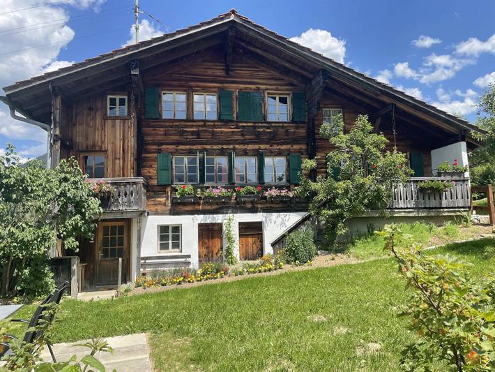Hütte für 6 Personen, mit Balkon in Gstaad