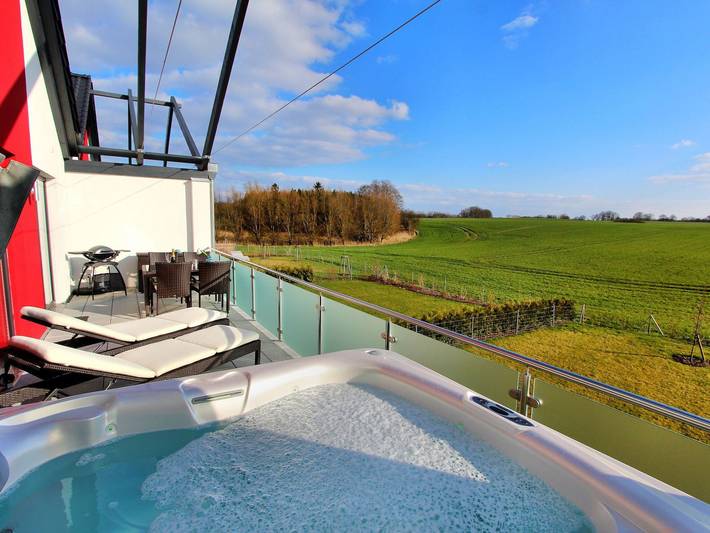 Ferienwohnung für 5 Personen, mit Whirlpool und Balkon sowie Sauna, kinderfreundlich in Göhren-Lebbin