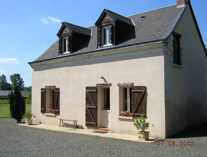 Gîte pour 4 personnes, avec jardin à Aubigné-Racan