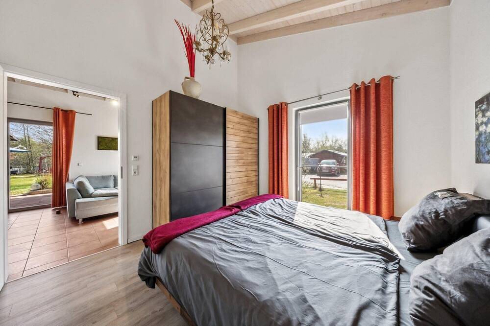 Ferienhaus am kleinen See mit Steg und Garten in Twist, Emsland