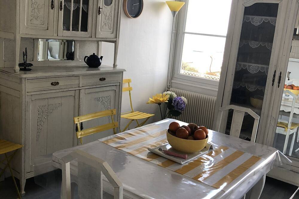 Appartement De Vacances pour 5 Personnes dans Luc-sur-Mer, Côte de Nacre