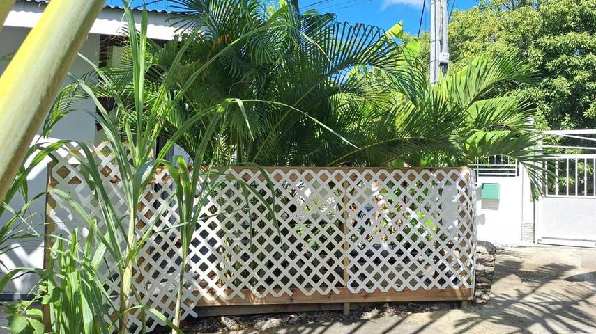 Location de vacances pour 2 personnes, avec terrasse dans Plage de Petite Anse - 2