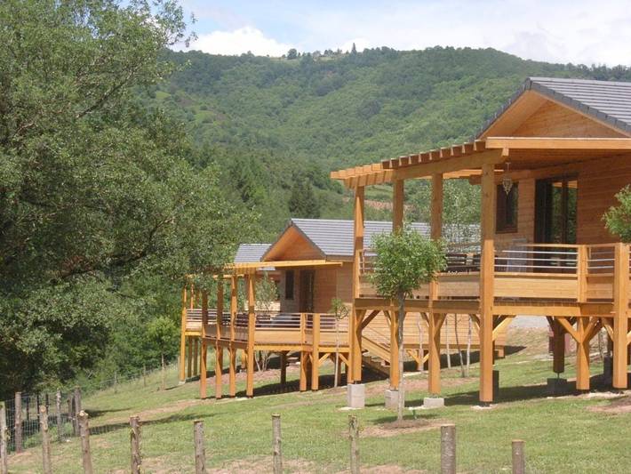 Chalet pour 7 personnes, avec Balcon et Terrasse ainsi que Jardin et Piscine