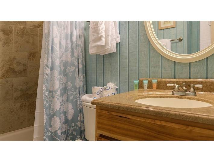 Vacation rental for 4 people, with balcony and pool in Isle of Palms