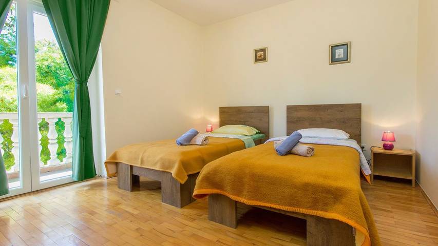 Apartament wakacyjny dla 4 osób, zwierzęta dozwolone w Pirovac