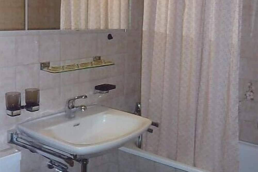 Ganze Wohnung, Schöne, absolut ruhige, gemütliche und zentral gelegene 2-Zimmer-Wohnung in Davos Platz 1, Davos