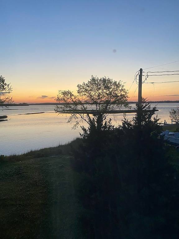 Waterfront, gorgeous, Pvt Dock, relax, Downtown, fish, Retreat in Swansboro, Camp Lejeune