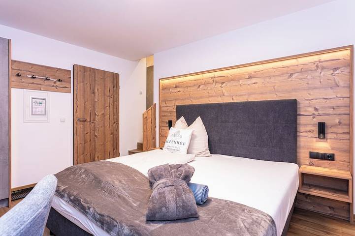 Appartement entier, Centrally located apartment hotel, right next to the cable car, wellness breakfast in Werfenweng, Tennengau
