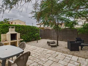Gîte pour 8 personnes, avec terrasse dans Plage d'Honneur