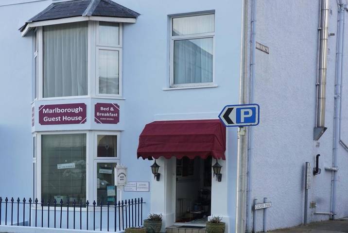 Bed and breakfast for 2 people in South-Wales