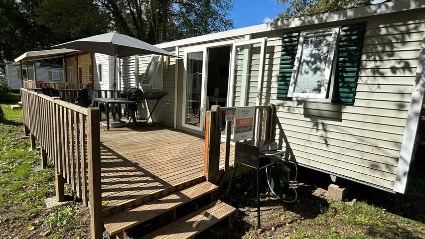 Camping pour 6 personnes, avec vue et terrasse ainsi que jardin et piscine - 1